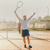 Tobias spielt Tennis mit Hämophilie